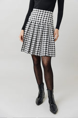 Delta Skirt Black/White 23"